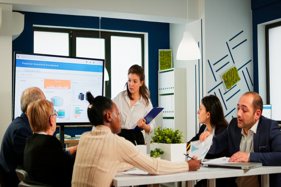 Create Multimedia Presentations on Interactive Whiteboard